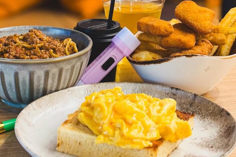 Auvers Cafe School Holiday Deal